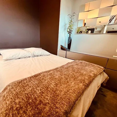 Apartment Stylish Duplex Very Near Disneyland Paris With Parking 2-8 Guests